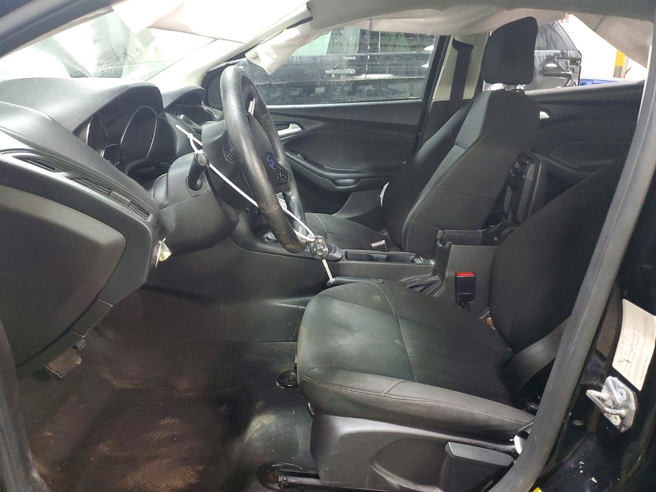 2017 FORD FOCUS SE photo 7