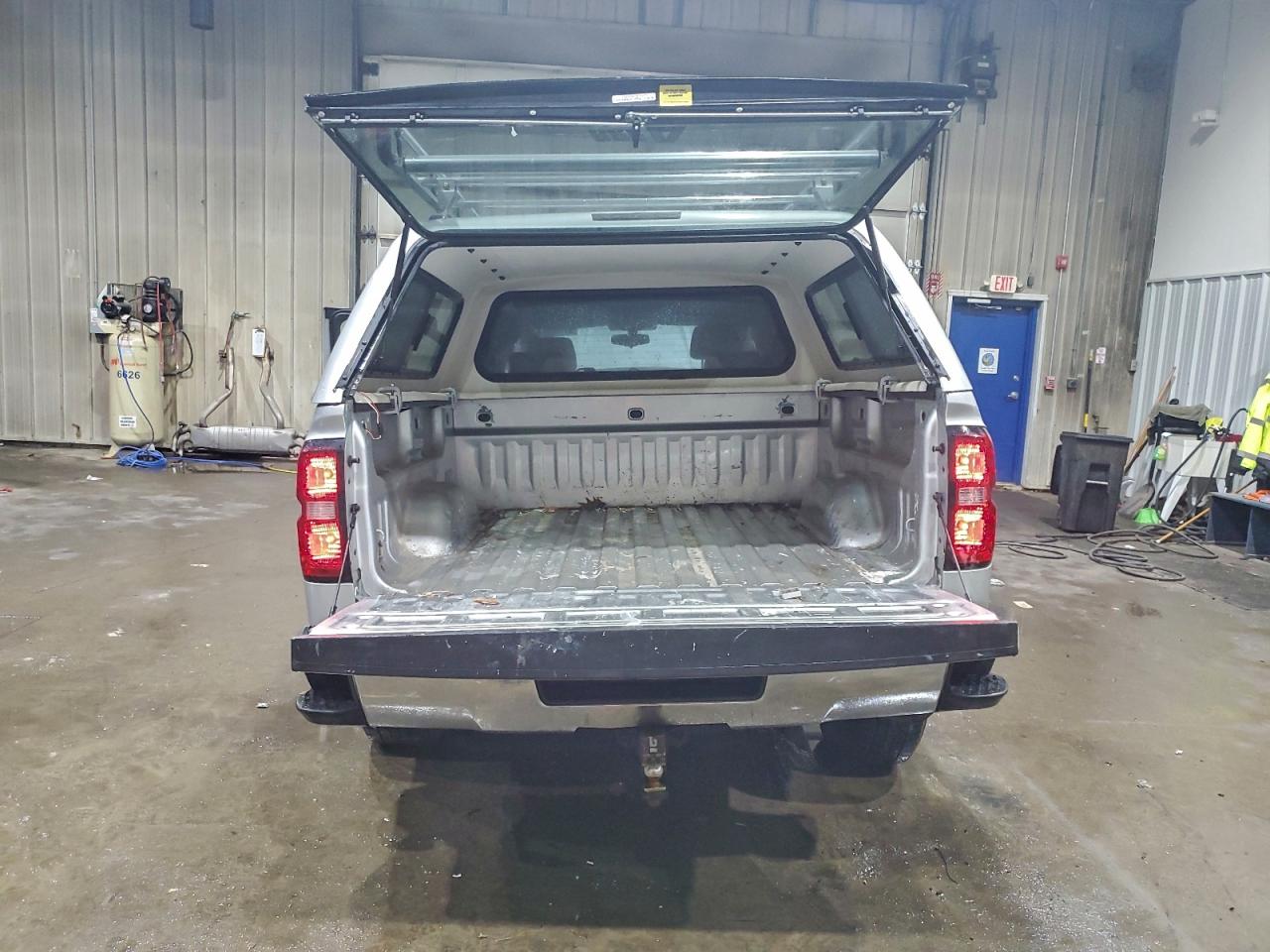 2017 CHEVROLET SILVERADO K1500 LT photo 11