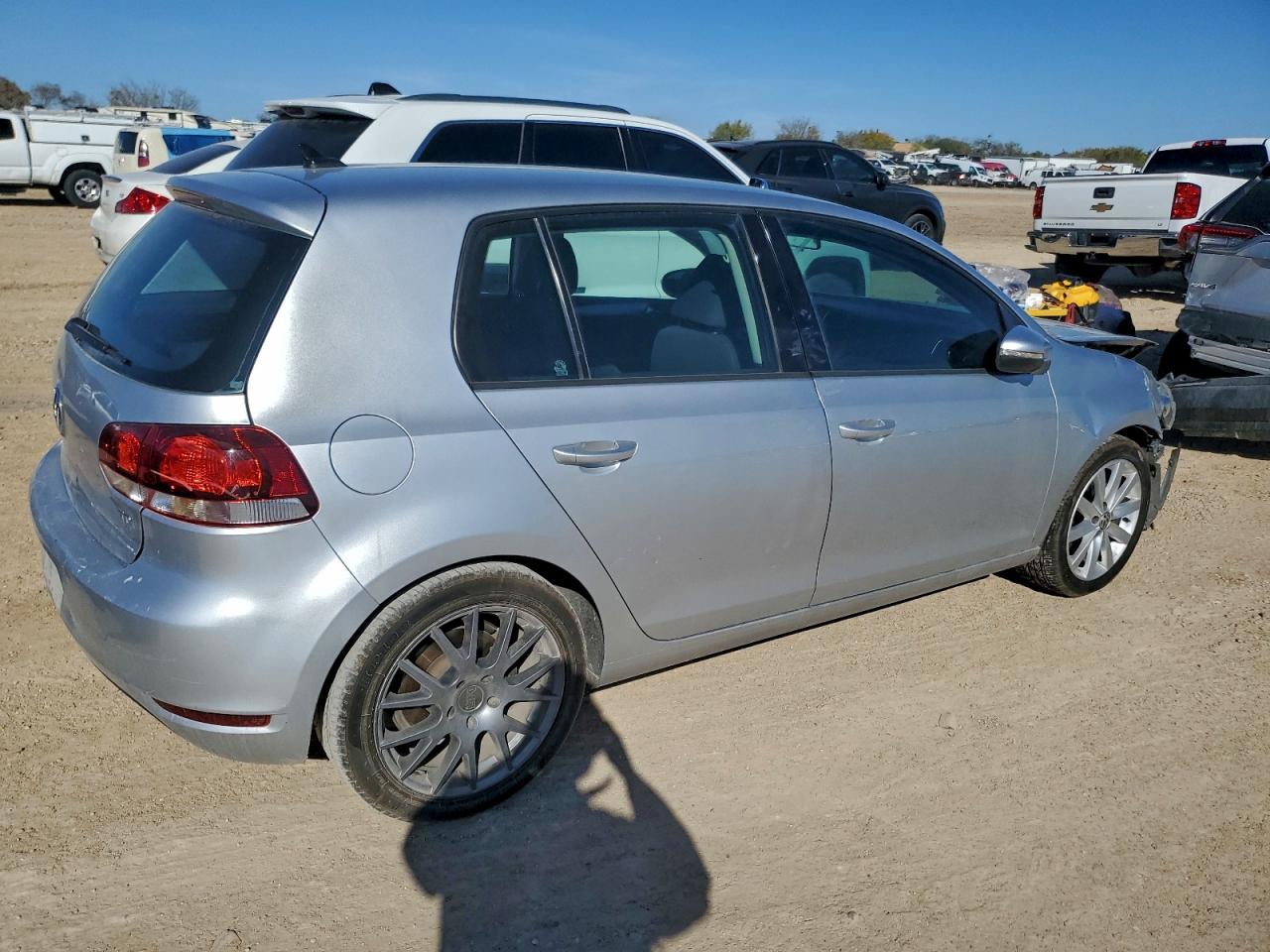 2011 VOLKSWAGEN GOLF photo 3
