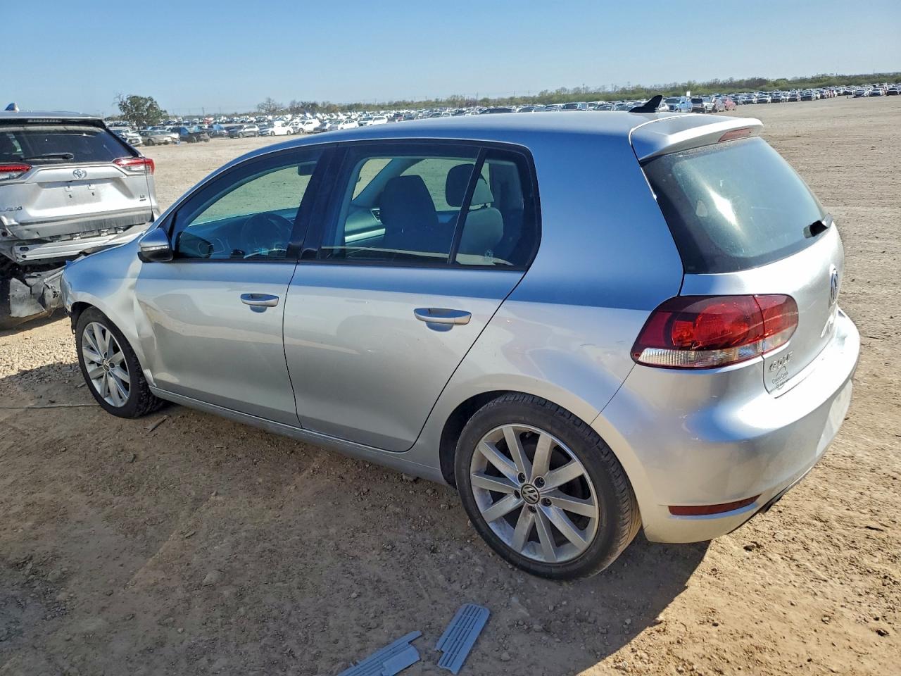 2011 VOLKSWAGEN GOLF photo 2