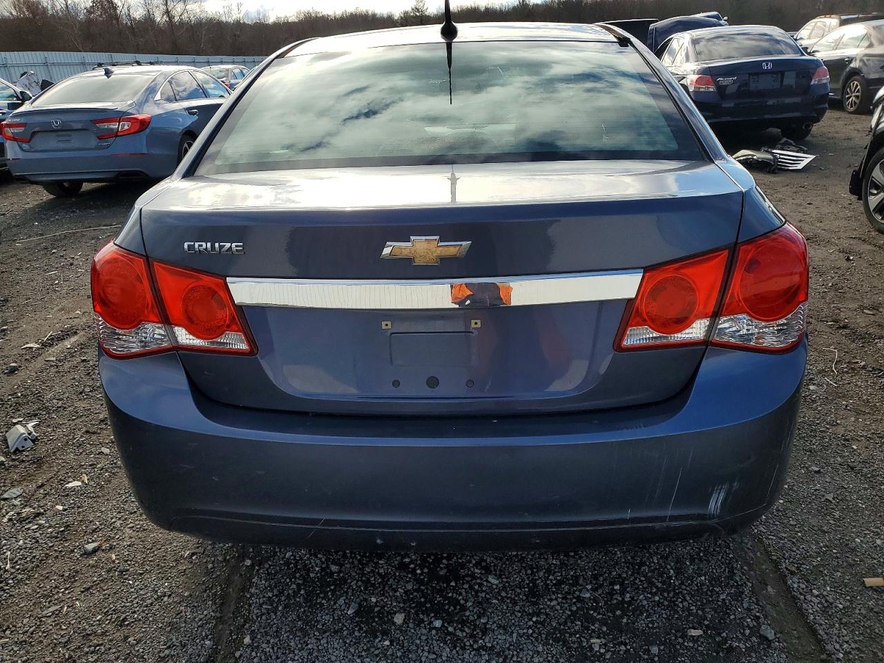 2014 CHEVROLET CRUZE LS photo 6
