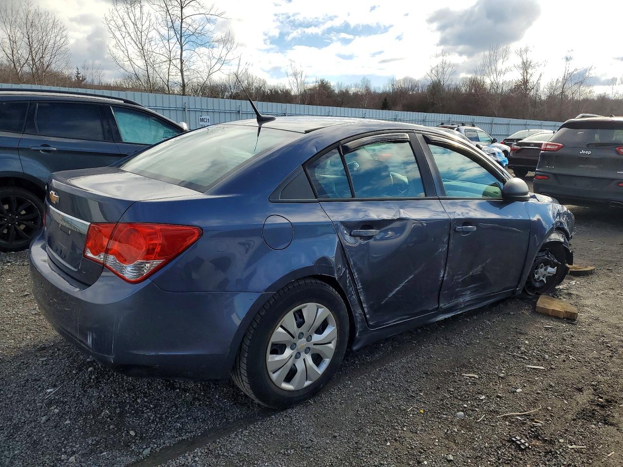 2014 CHEVROLET CRUZE LS photo 3