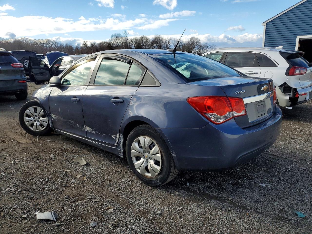 2014 CHEVROLET CRUZE LS photo 2