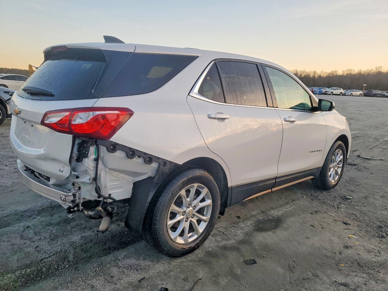 2019 CHEVROLET EQUINOX LT photo 3