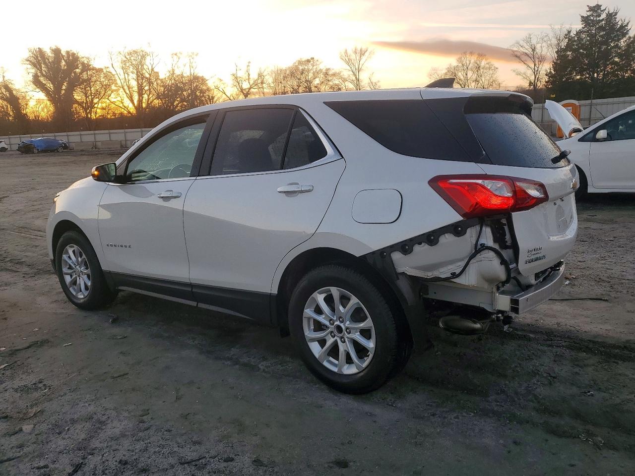 2019 CHEVROLET EQUINOX LT photo 2