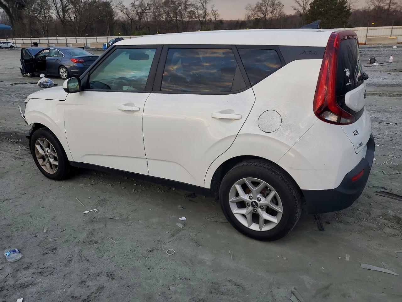 2021 KIA SOUL LX photo 2