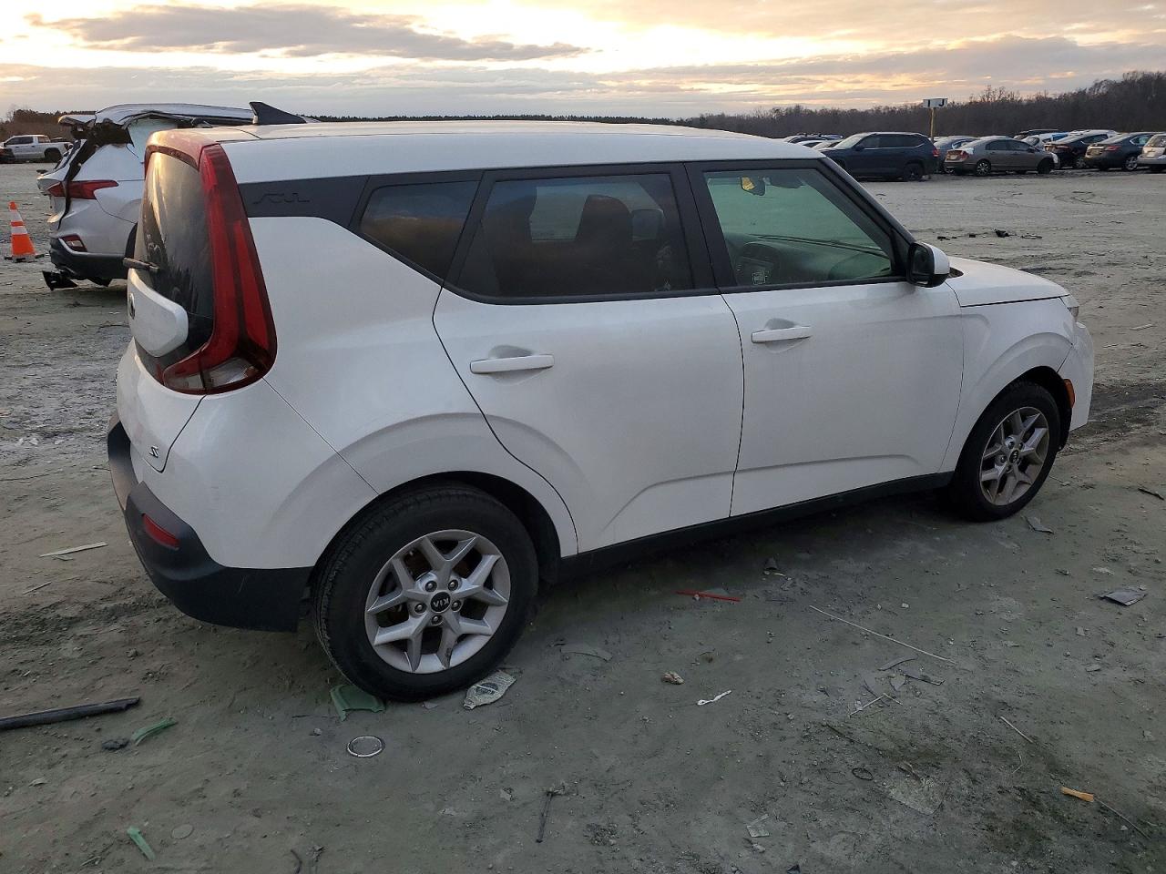 2021 KIA SOUL LX photo 3