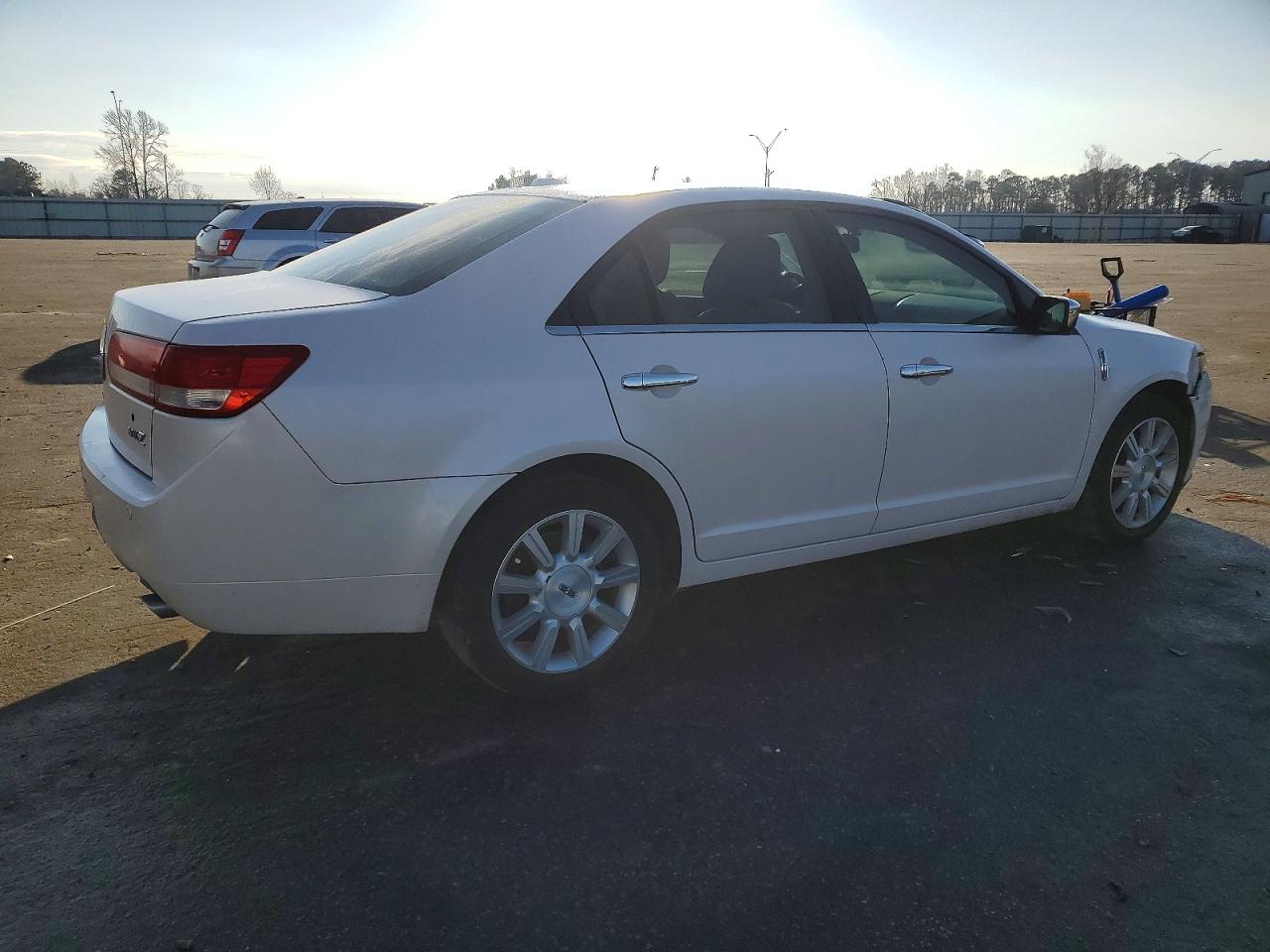 2010 LINCOLN MKZ photo 3