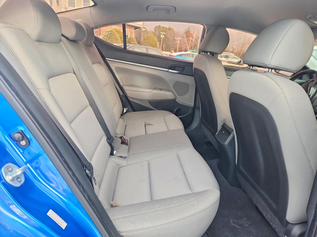 2017 HYUNDAI ELANTRA SE photo 10