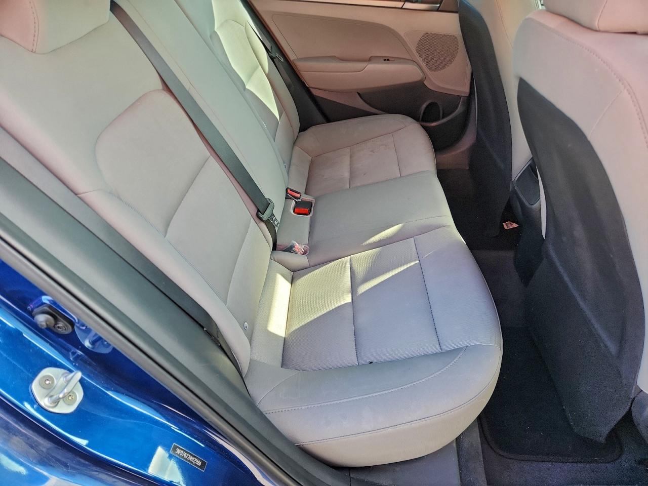 2017 HYUNDAI ELANTRA SE photo 10