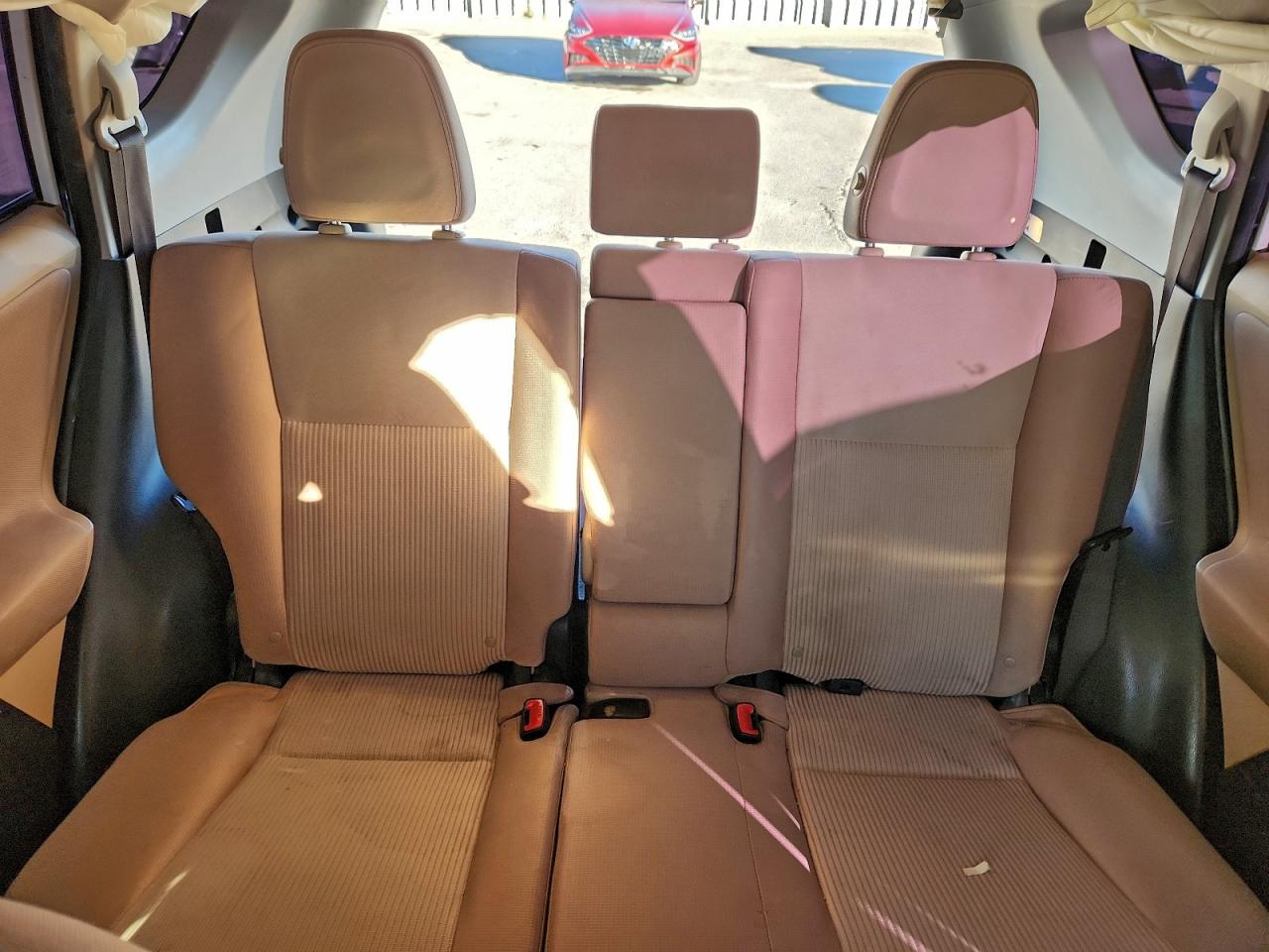 2013 TOYOTA RAV4 XLE photo 10