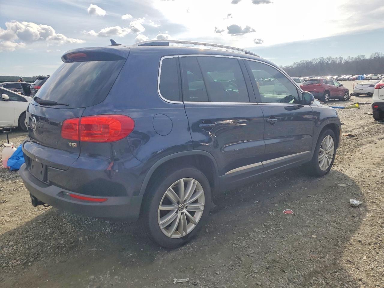 2016 VOLKSWAGEN TIGUAN S photo 3