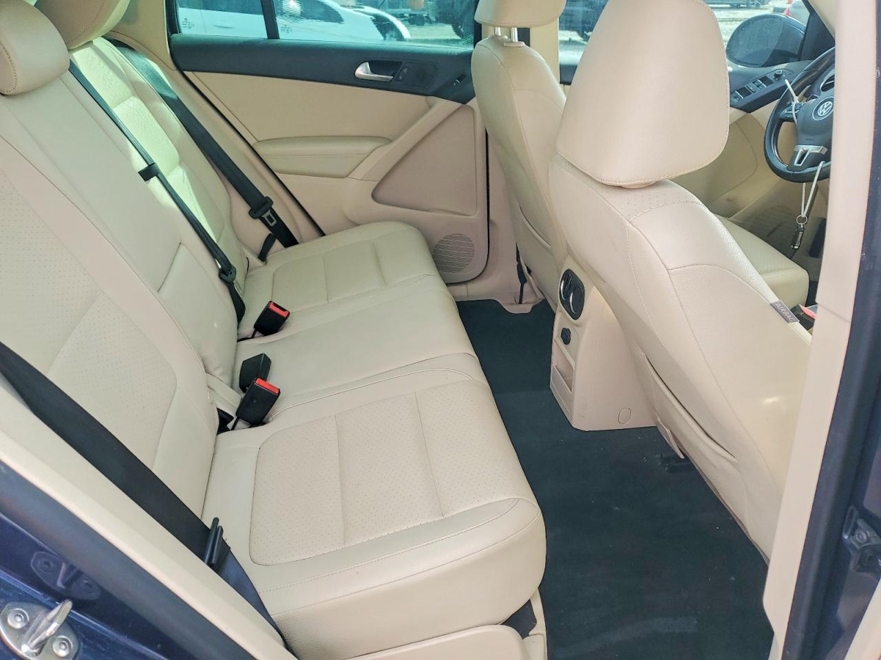 2016 VOLKSWAGEN TIGUAN S photo 10