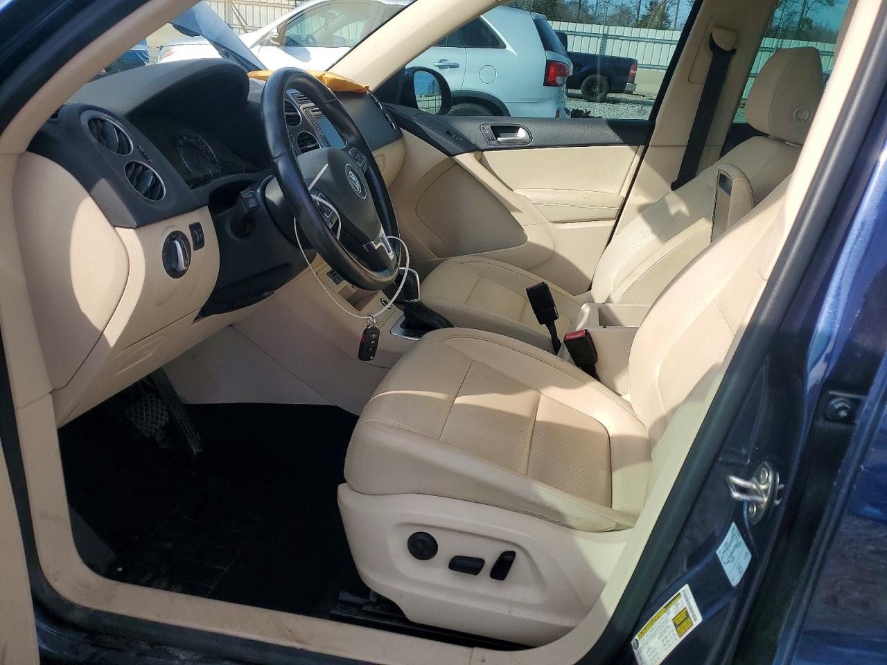 2016 VOLKSWAGEN TIGUAN S photo 7