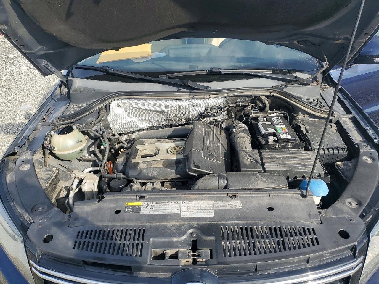 2016 VOLKSWAGEN TIGUAN S photo 11