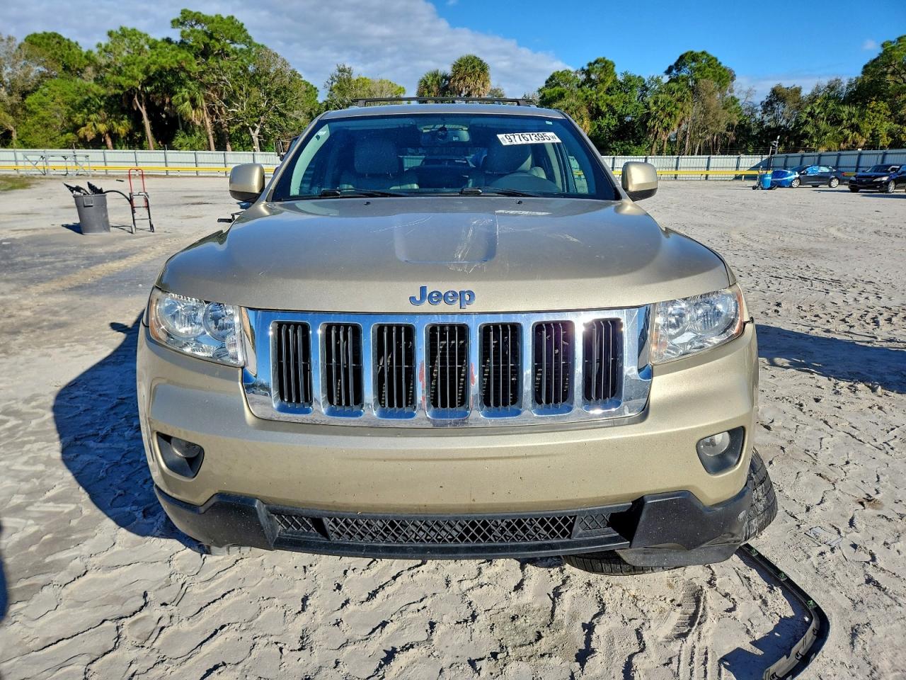 2011 JEEP GRAND CHEROKEE LAREDO photo 5