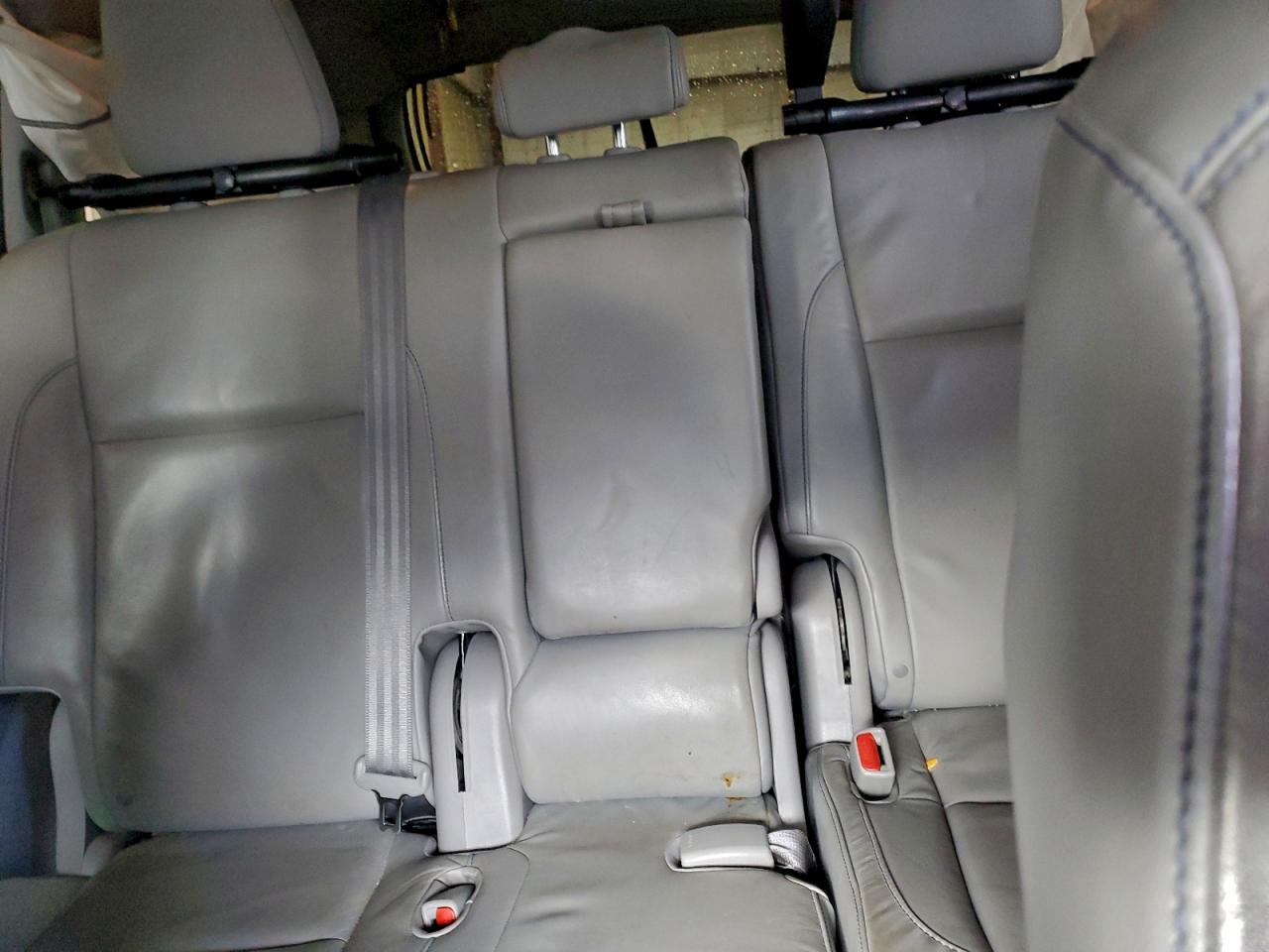 2016 TOYOTA HIGHLANDER XLE photo 19