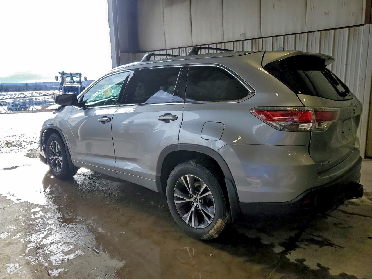 2016 TOYOTA HIGHLANDER XLE photo 3