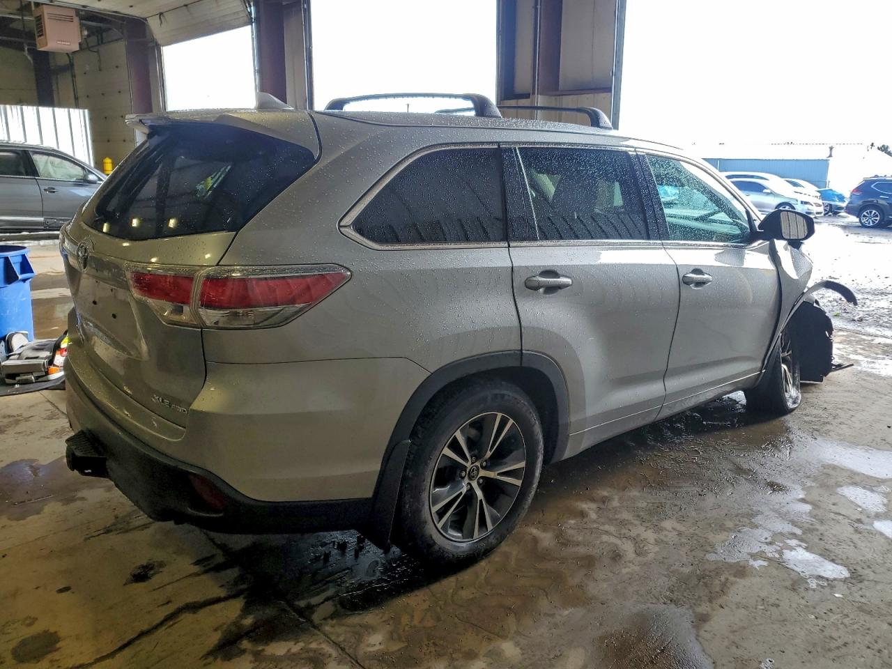 2016 TOYOTA HIGHLANDER XLE photo 5