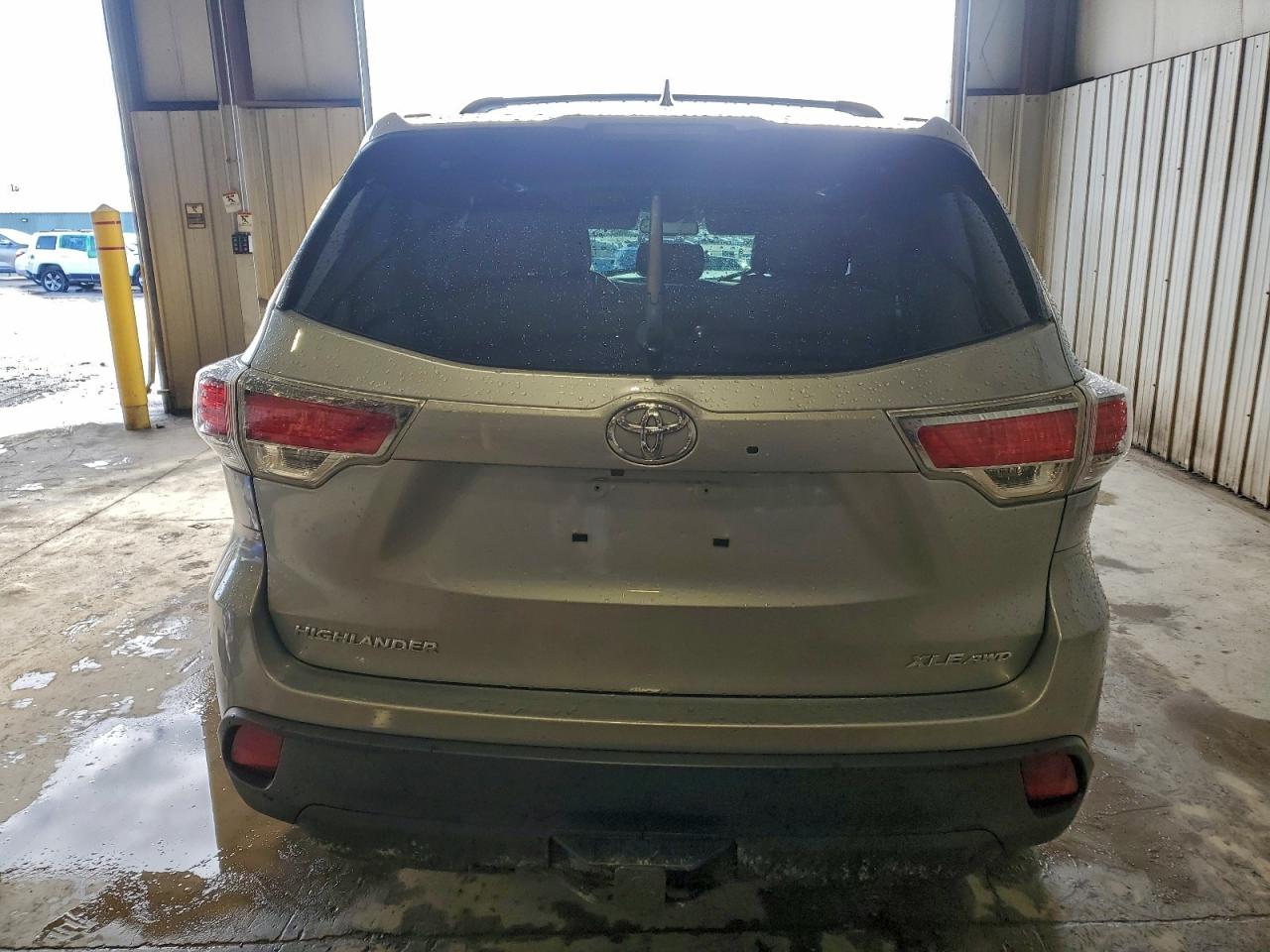 2016 TOYOTA HIGHLANDER XLE photo 11
