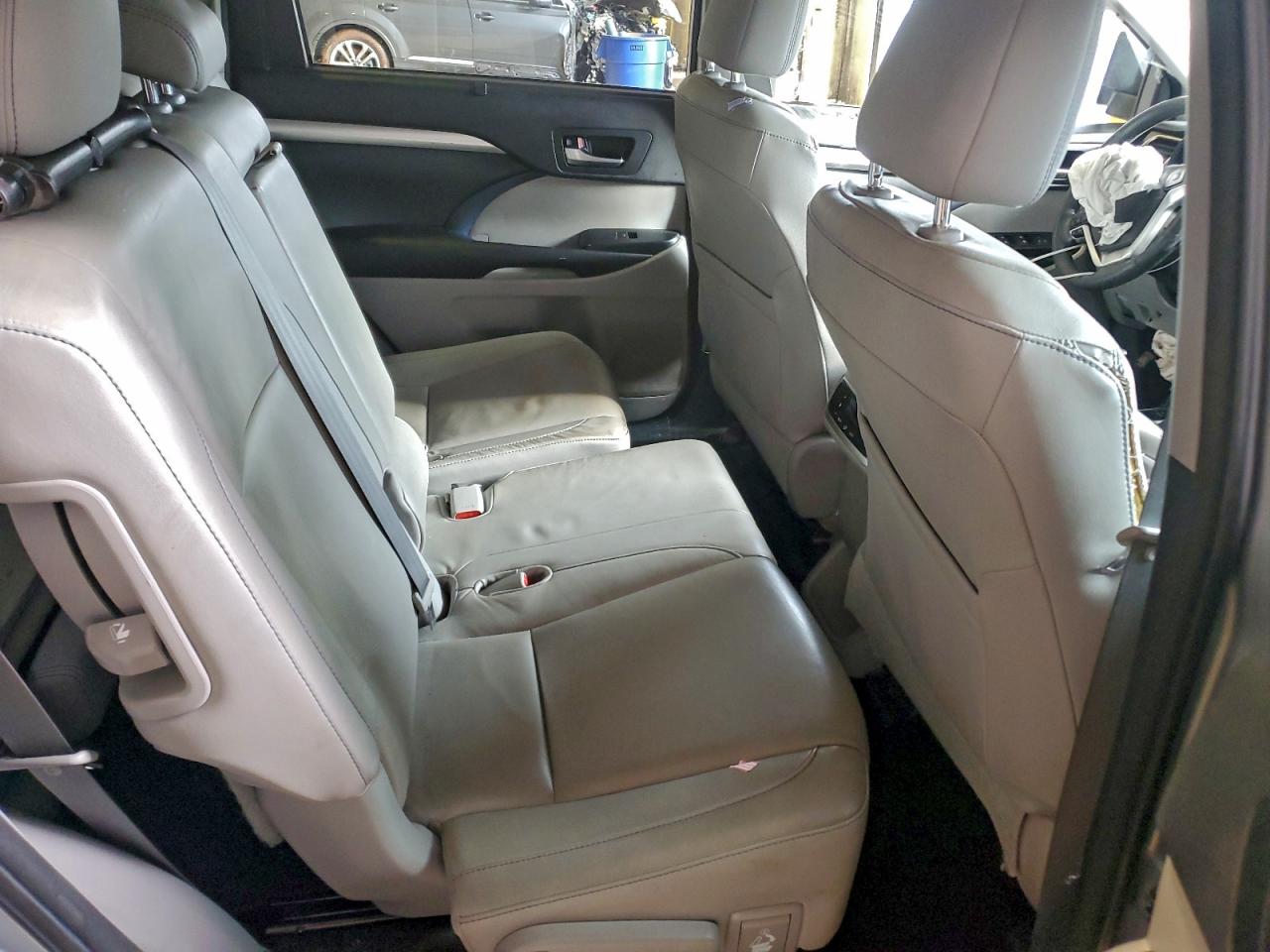 2016 TOYOTA HIGHLANDER XLE photo 21