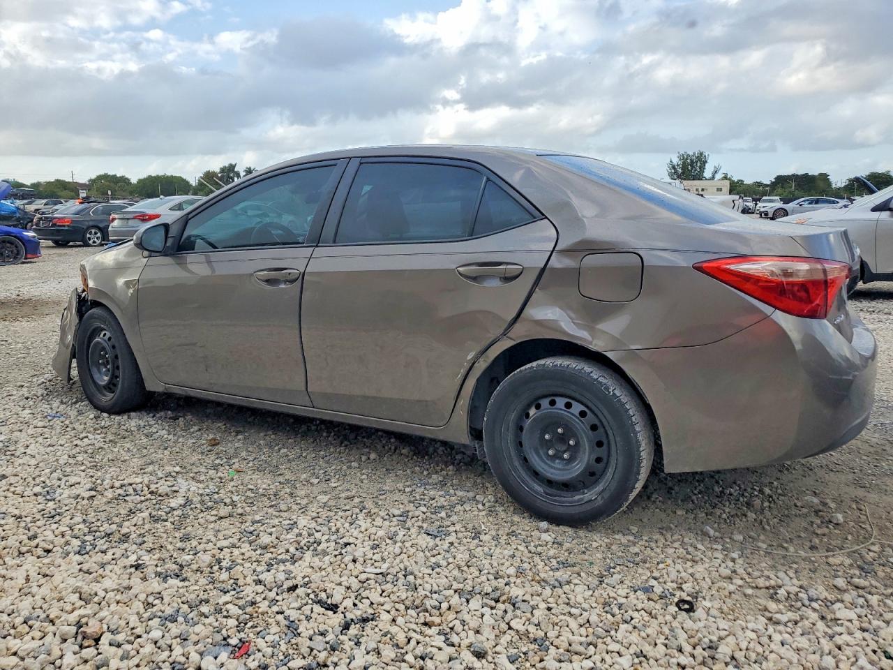 2017 TOYOTA COROLLA L photo 3