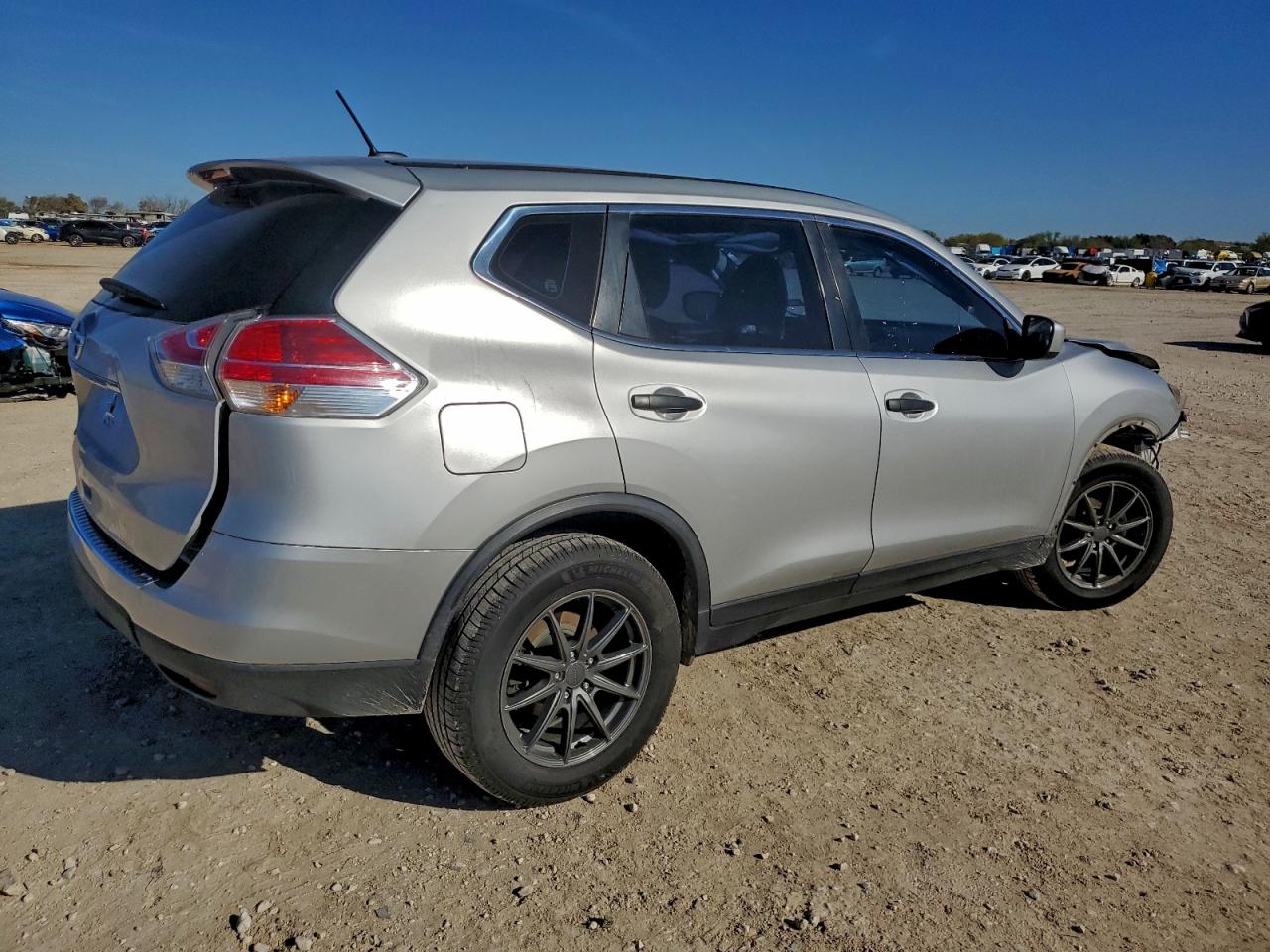 2016 NISSAN ROGUE S photo 3