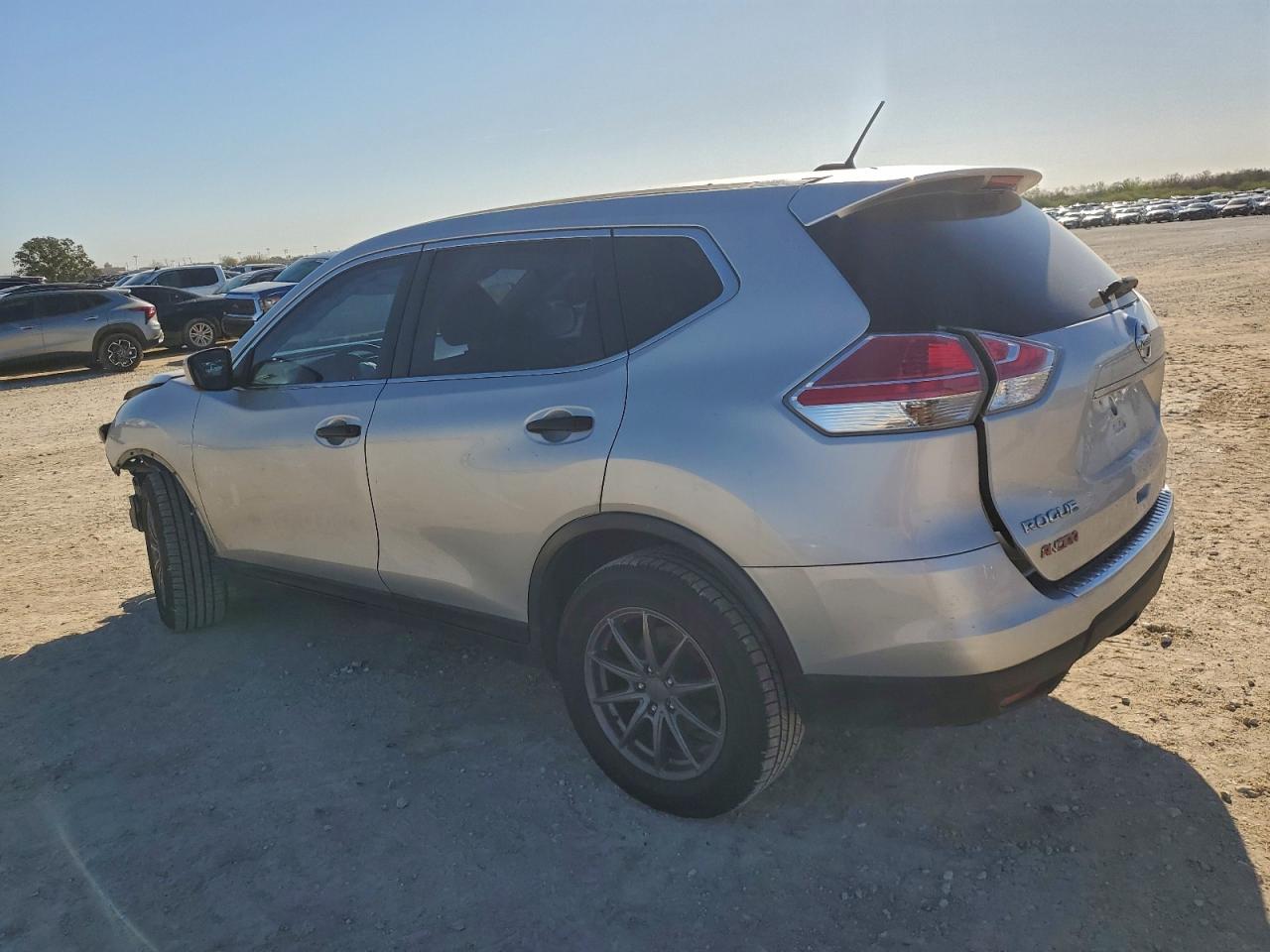 2016 NISSAN ROGUE S photo 2