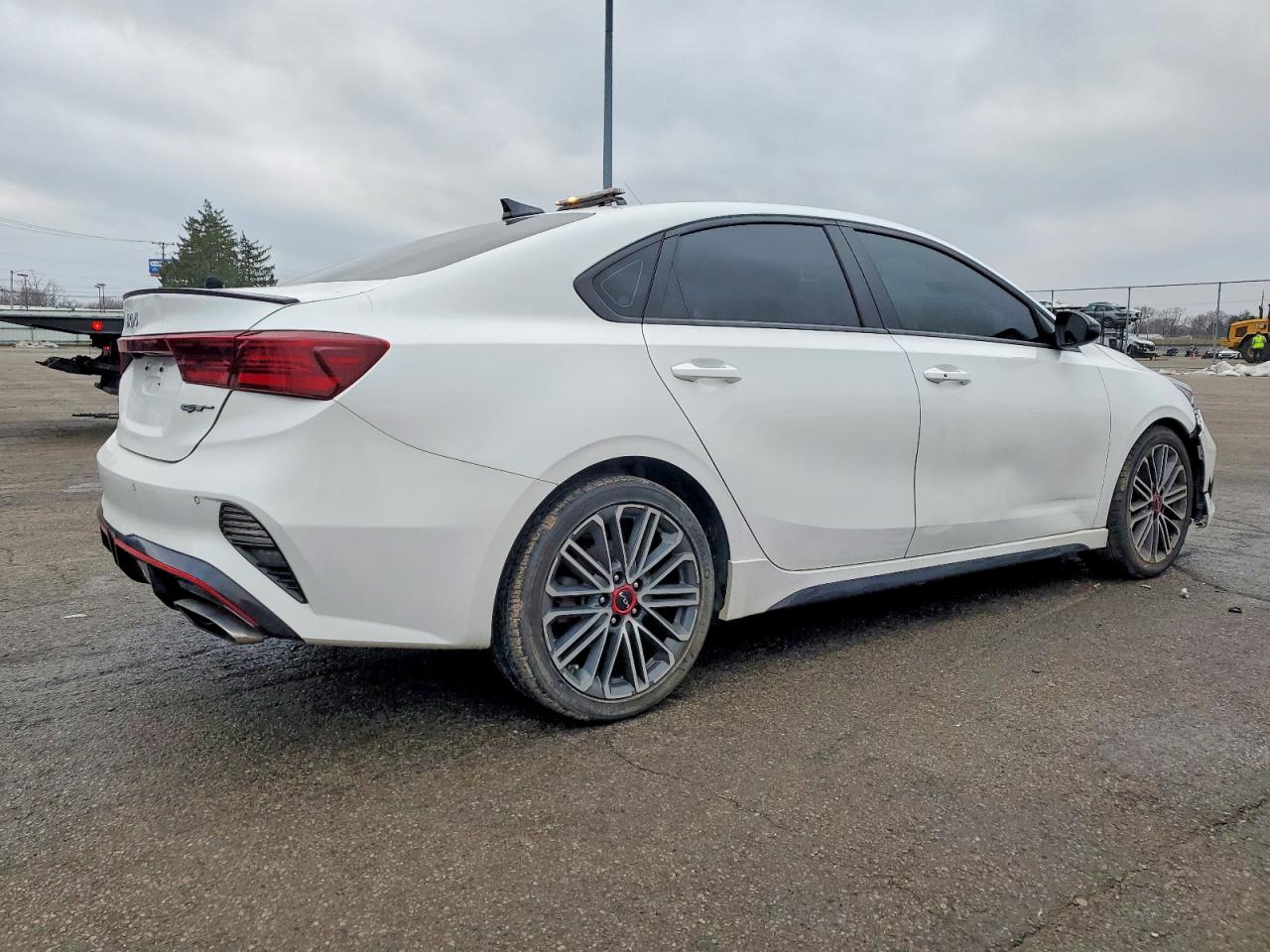 2023 KIA FORTE GT photo 3