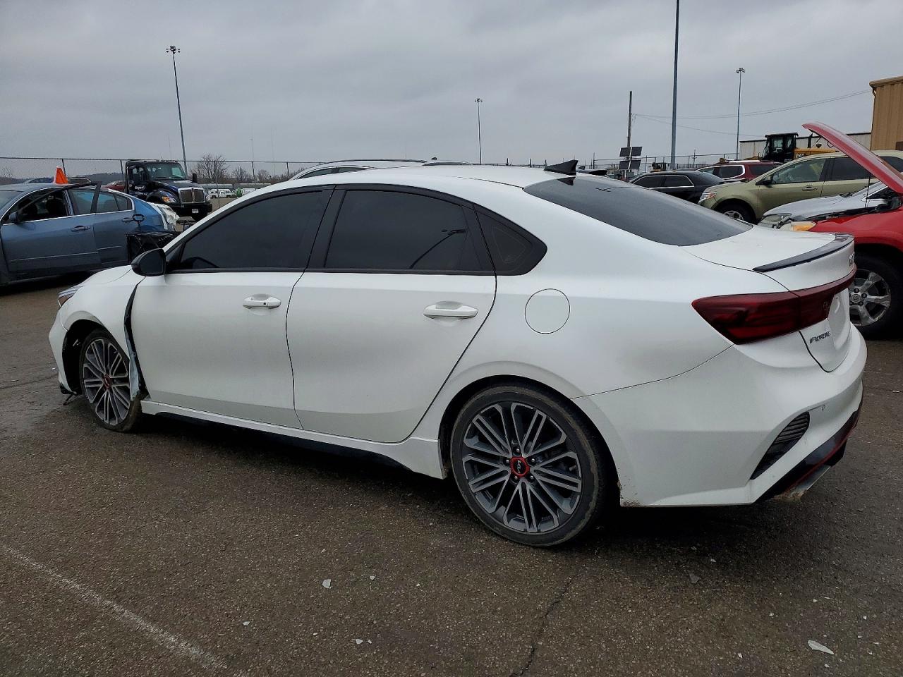 2023 KIA FORTE GT photo 2