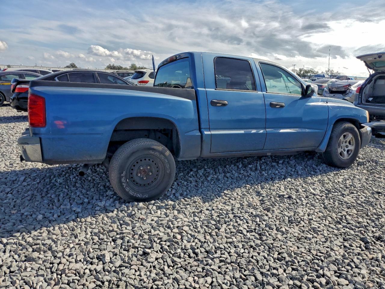 2005 DODGE DAKOTA QUAD SLT photo 3