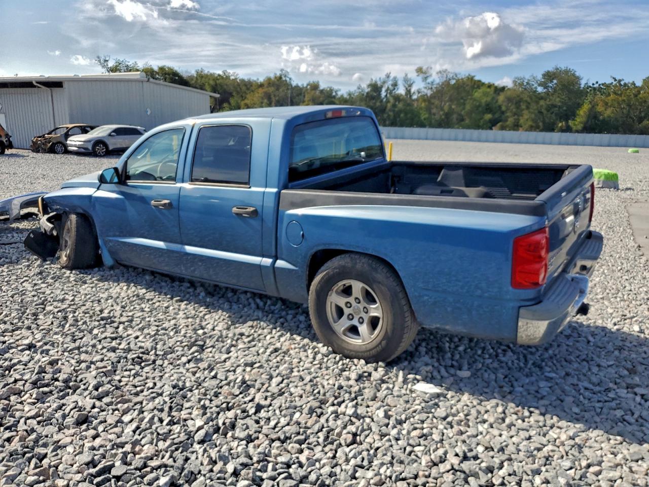 2005 DODGE DAKOTA QUAD SLT photo 2