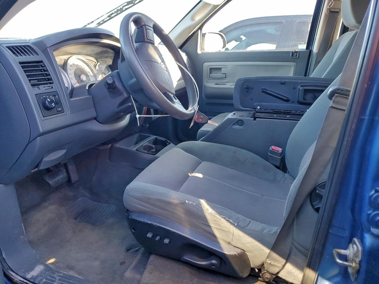 2005 DODGE DAKOTA QUAD SLT photo 7