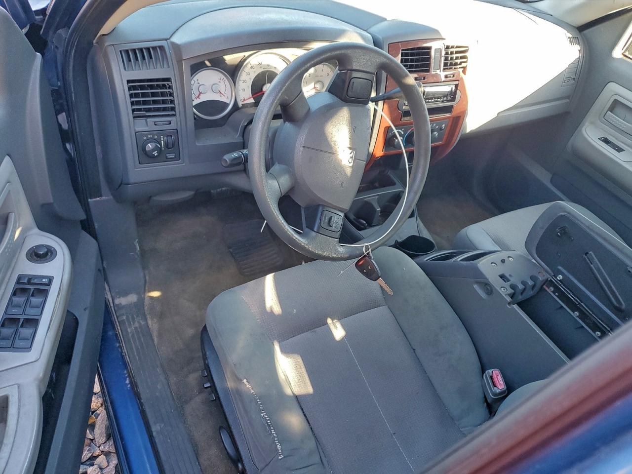 2005 DODGE DAKOTA QUAD SLT photo 8