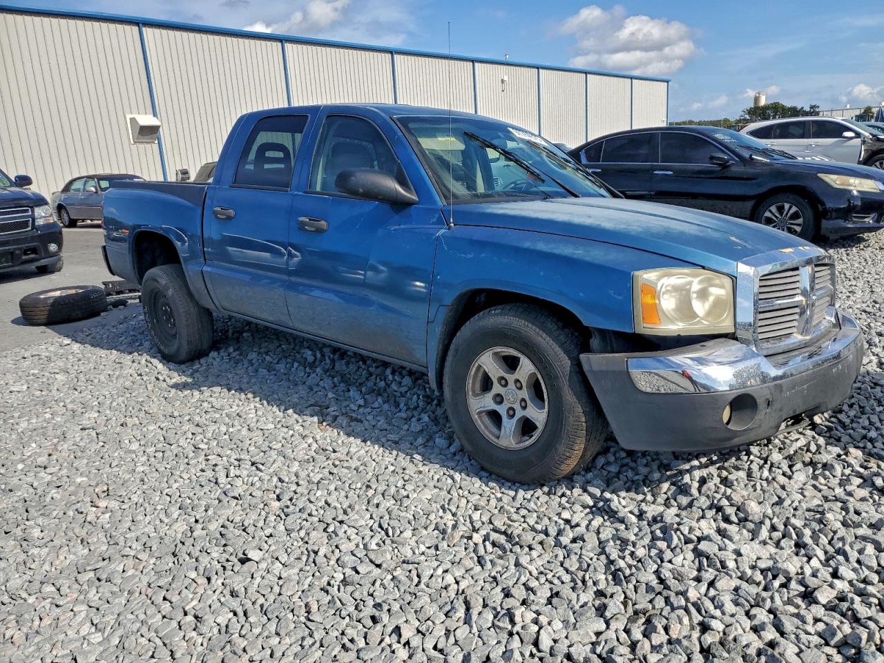 2005 DODGE DAKOTA QUAD SLT photo 4