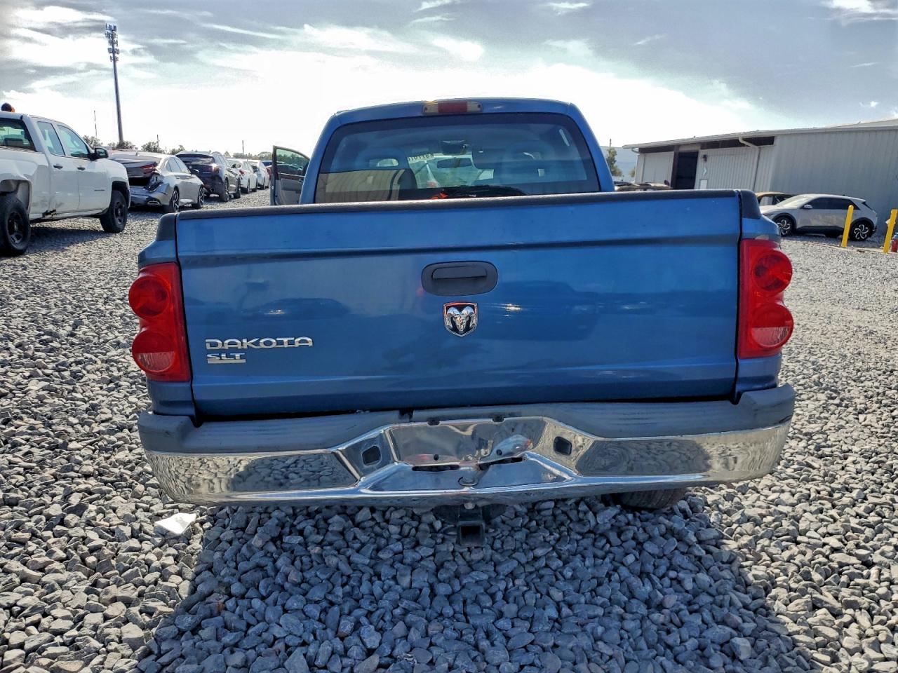 2005 DODGE DAKOTA QUAD SLT photo 6