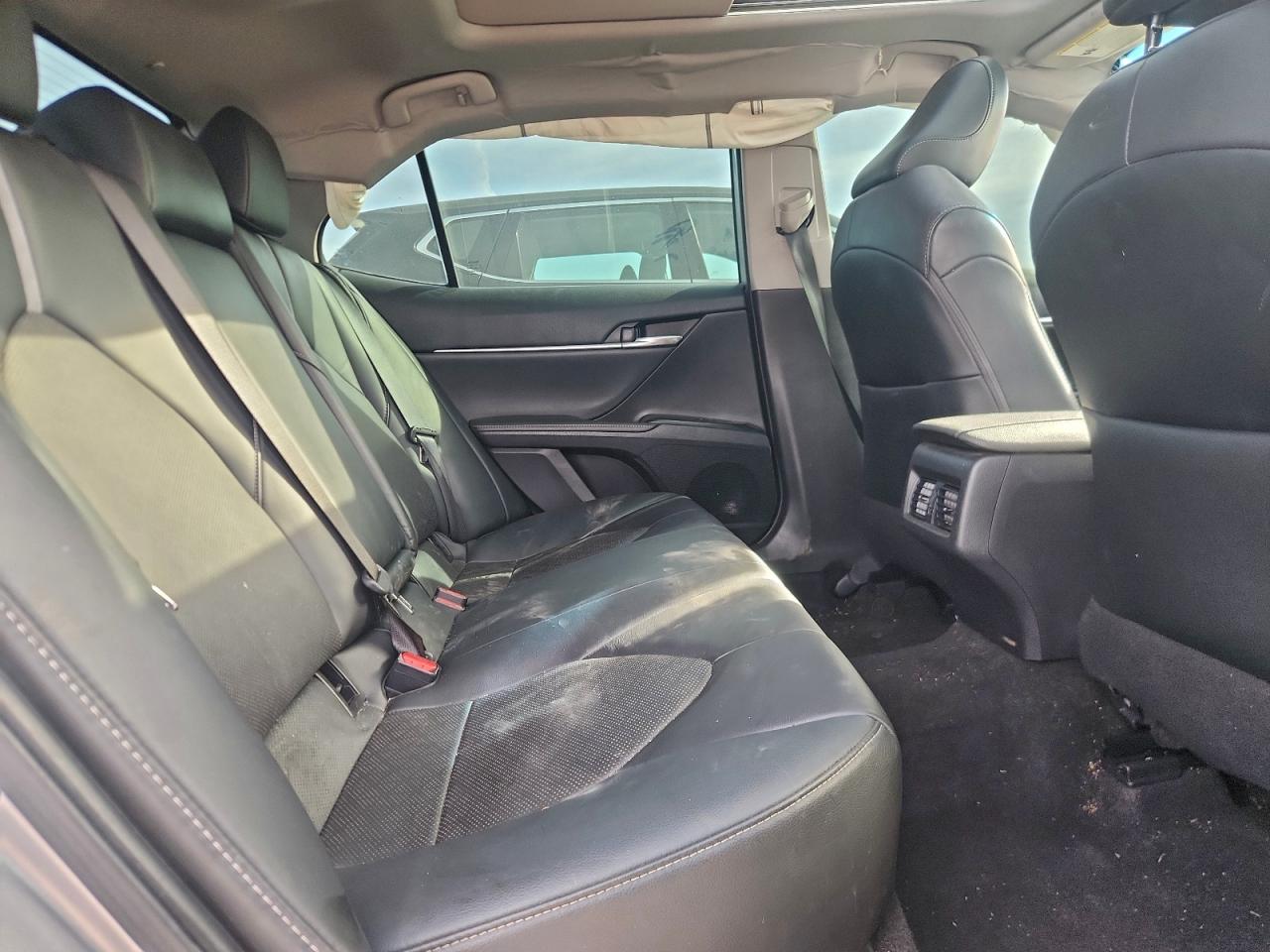 2020 TOYOTA CAMRY XSE photo 19