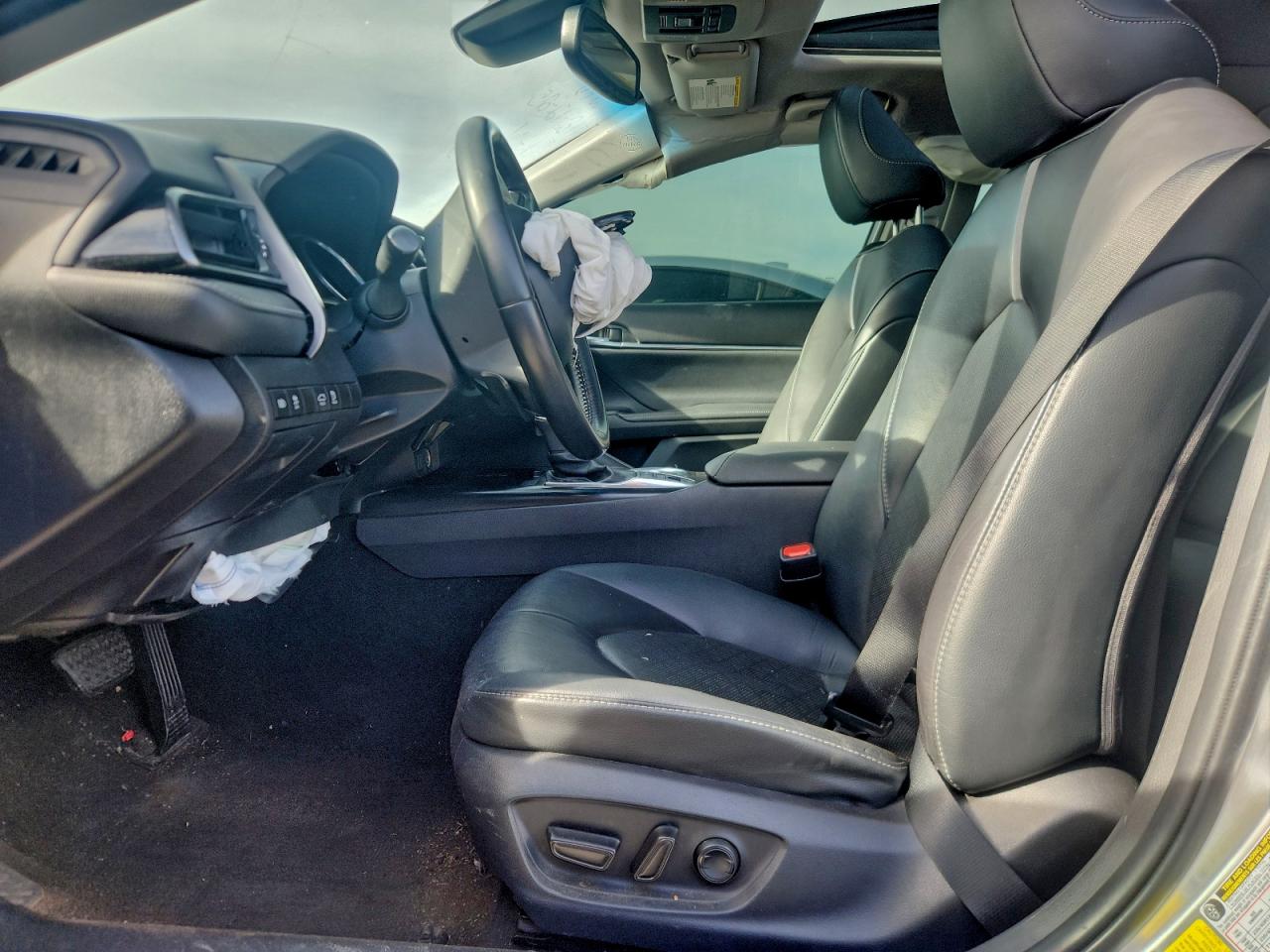 2020 TOYOTA CAMRY XSE photo 13
