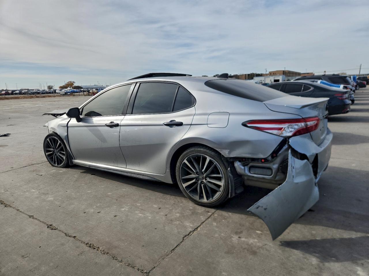 2020 TOYOTA CAMRY XSE photo 3