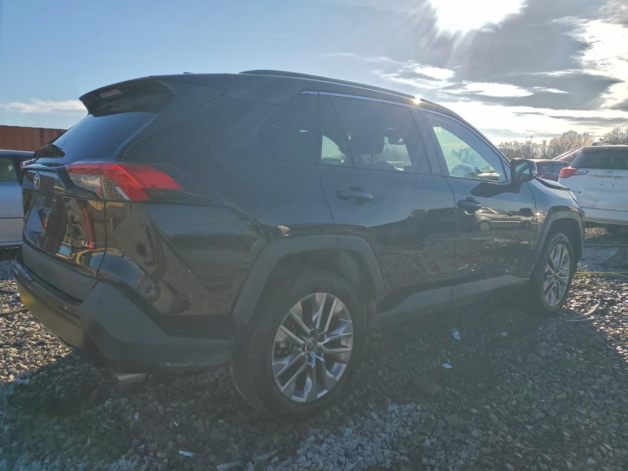 2021 TOYOTA RAV4 XLE PREMIUM photo 3
