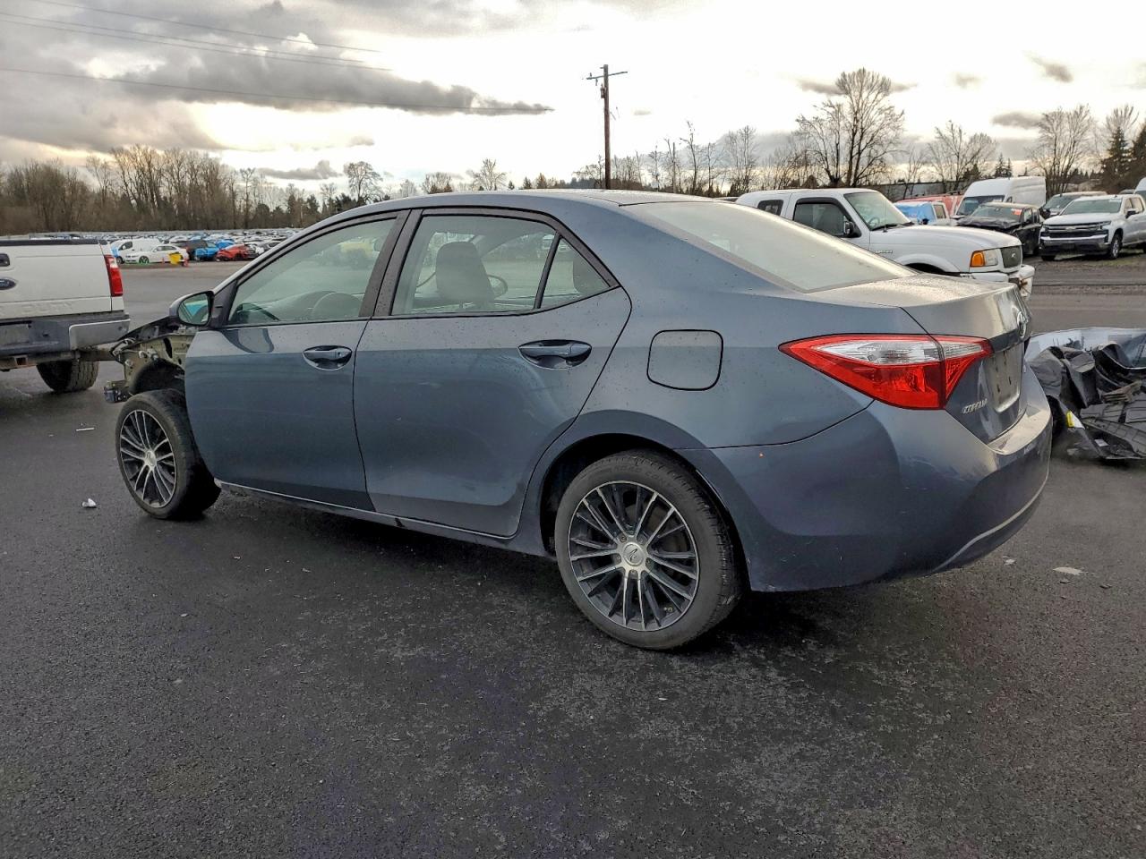2014 TOYOTA COROLLA L photo 2