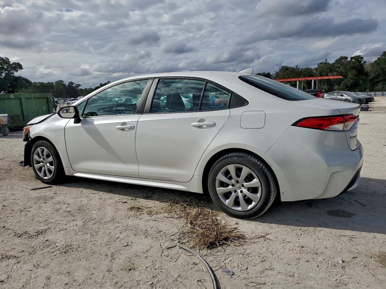 2020 TOYOTA COROLLA LE photo 2