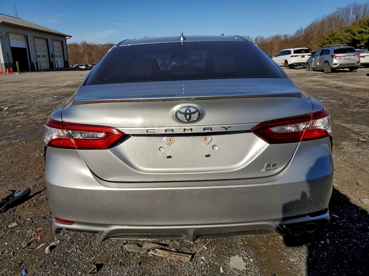 2020 TOYOTA CAMRY SE photo 6