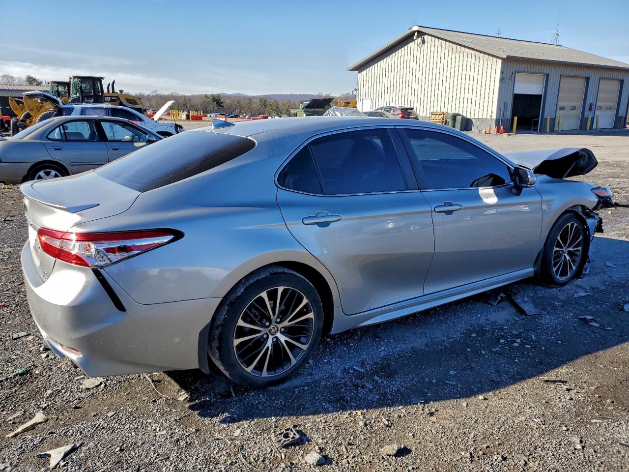 2020 TOYOTA CAMRY SE photo 3