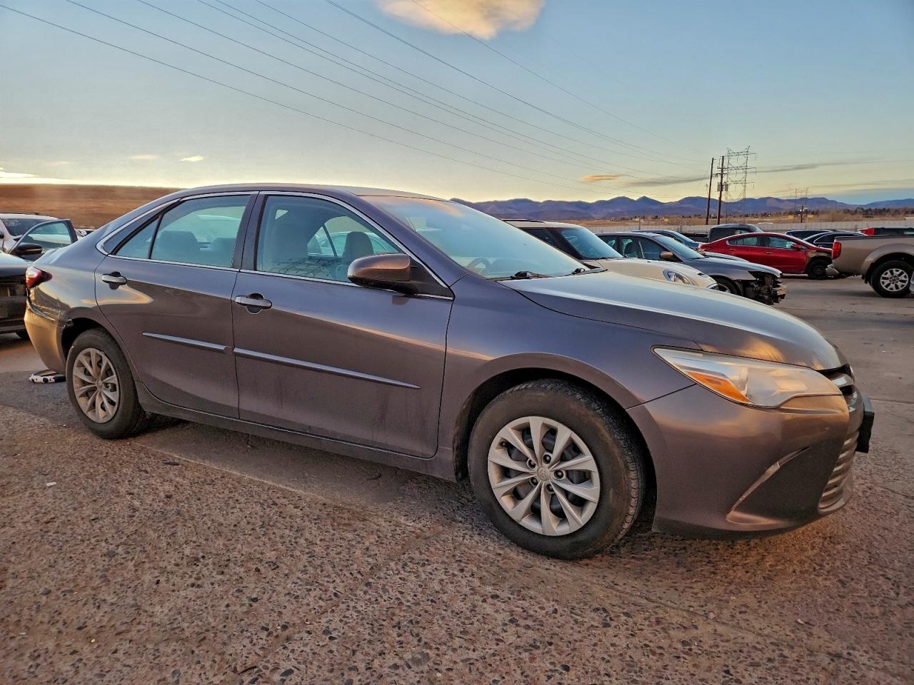 2015 TOYOTA CAMRY LE photo 4
