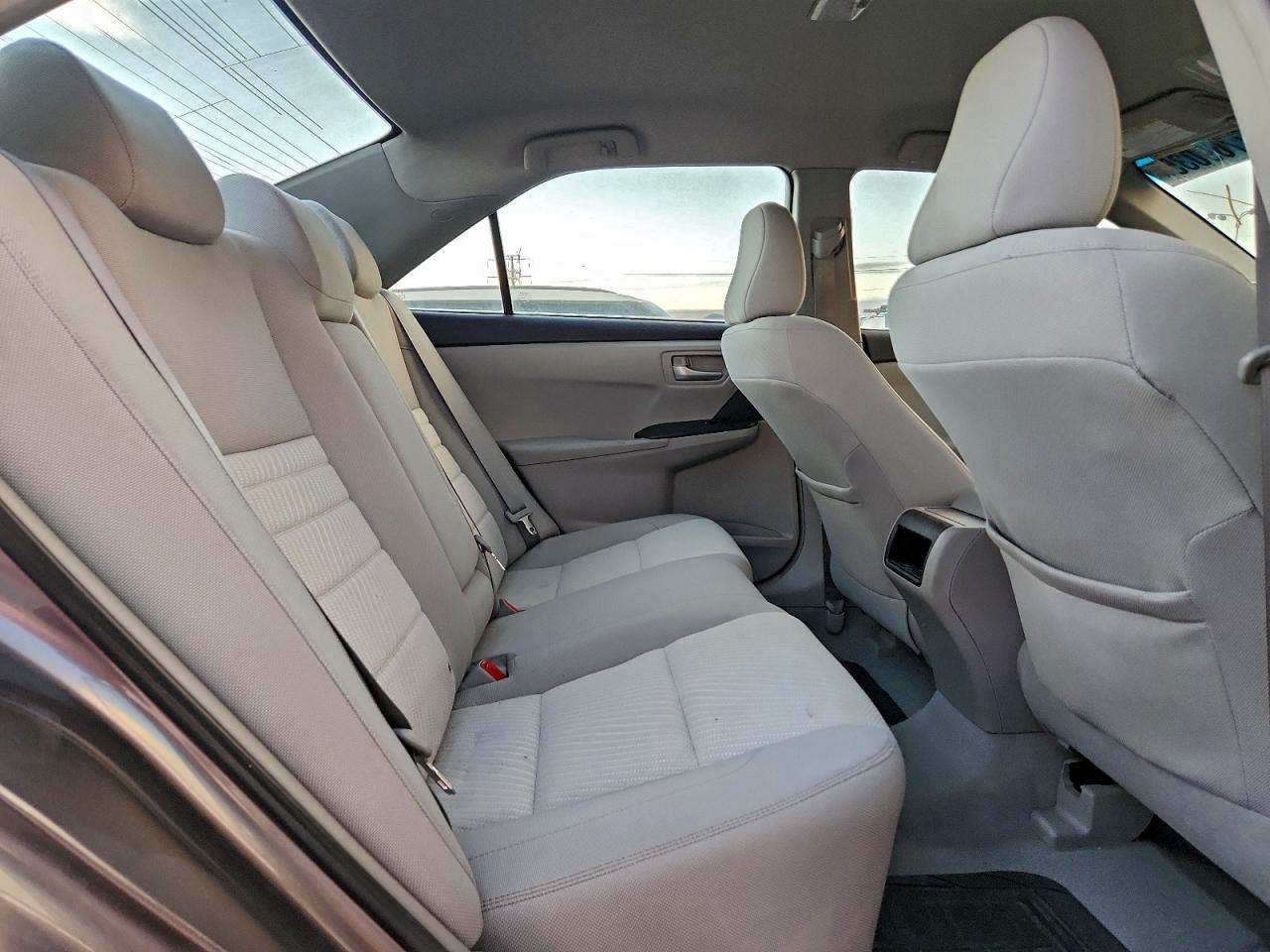 2015 TOYOTA CAMRY LE photo 10