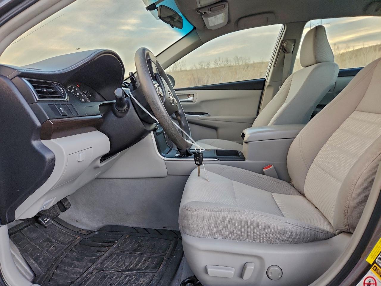 2015 TOYOTA CAMRY LE photo 7