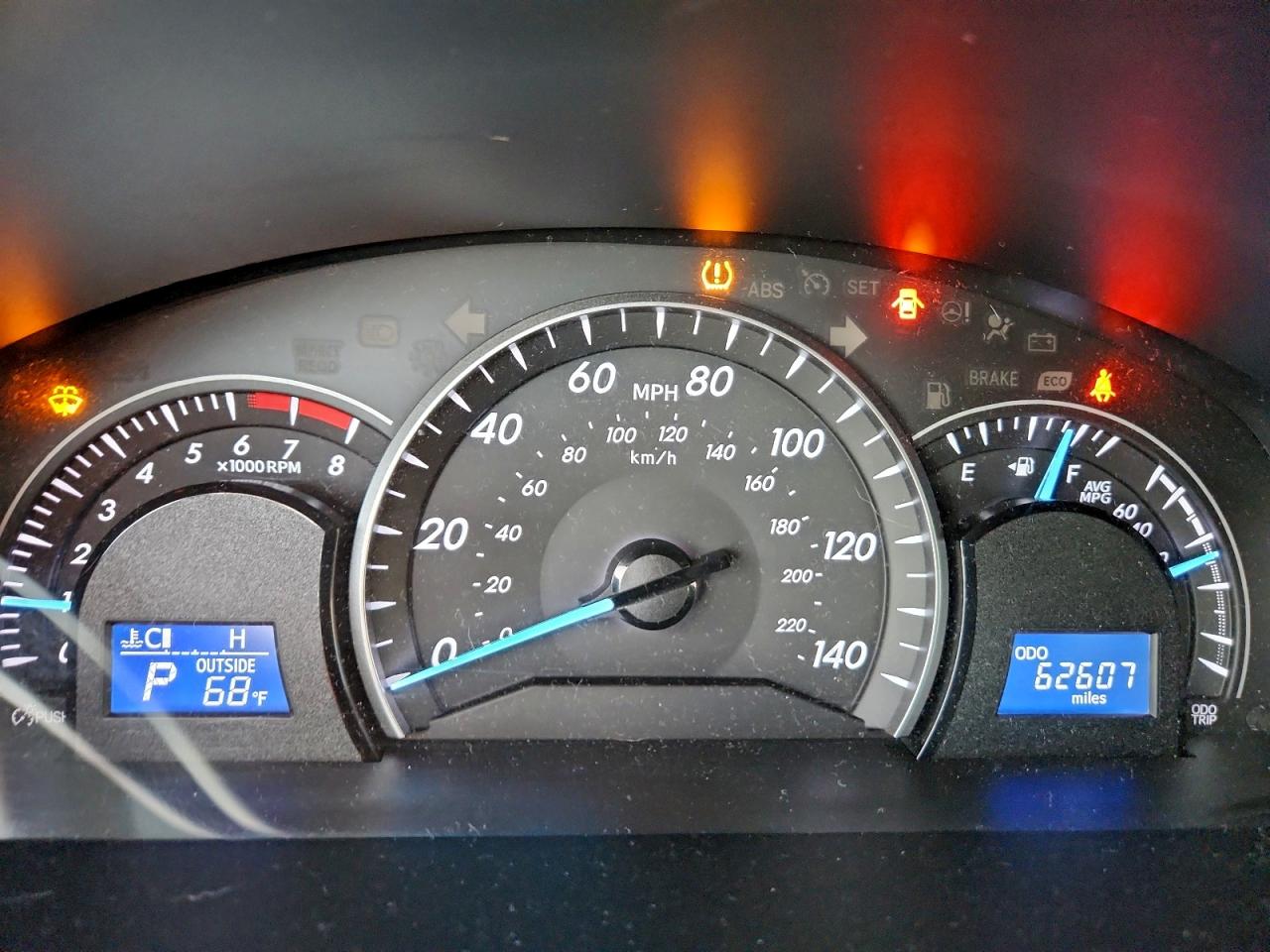 2015 TOYOTA CAMRY LE photo 9