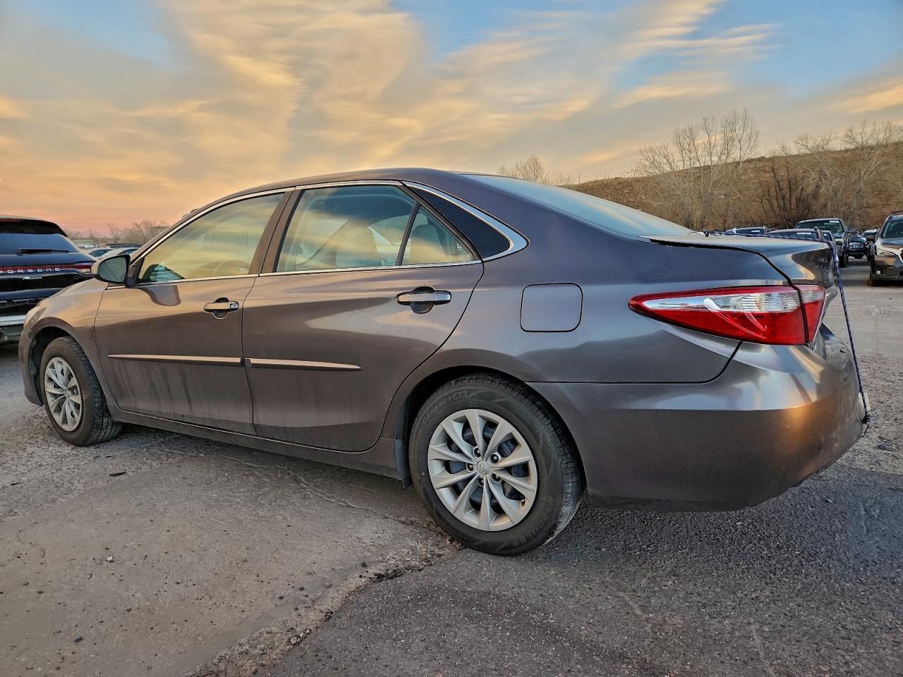 2015 TOYOTA CAMRY LE photo 2