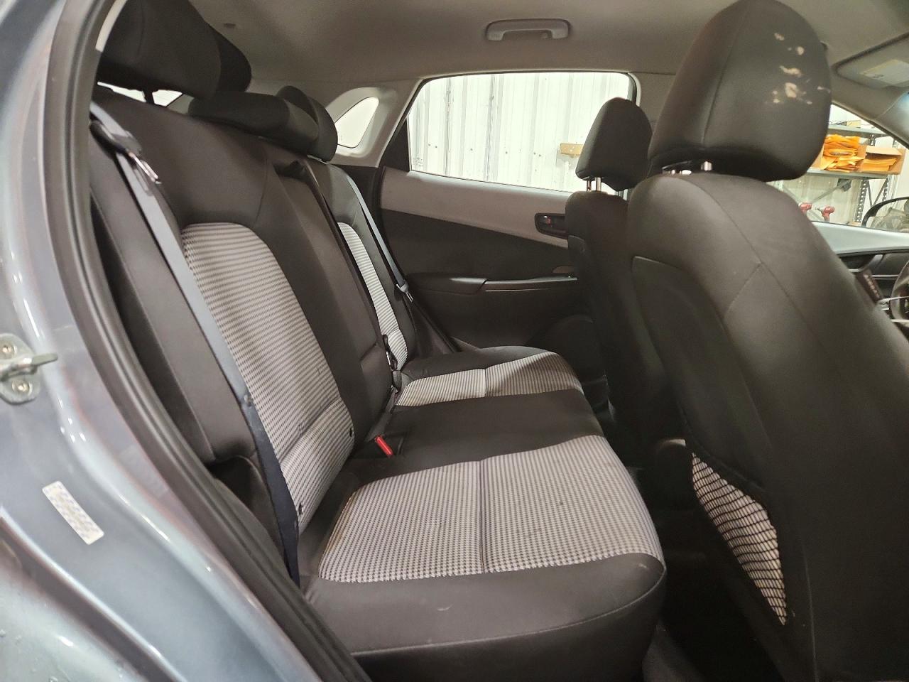 2020 HYUNDAI KONA SE photo 10